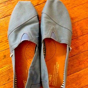 TOMS slip on shoes. 7.5 Like New